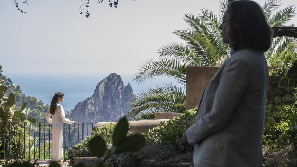 Кадр из фильма "Партенопа"