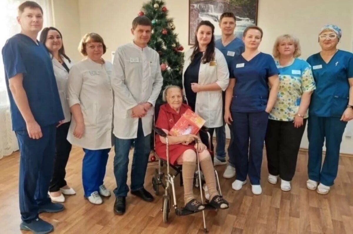    В Красноярске офтальмологи прооперировали катаракту 100-летней пациентке