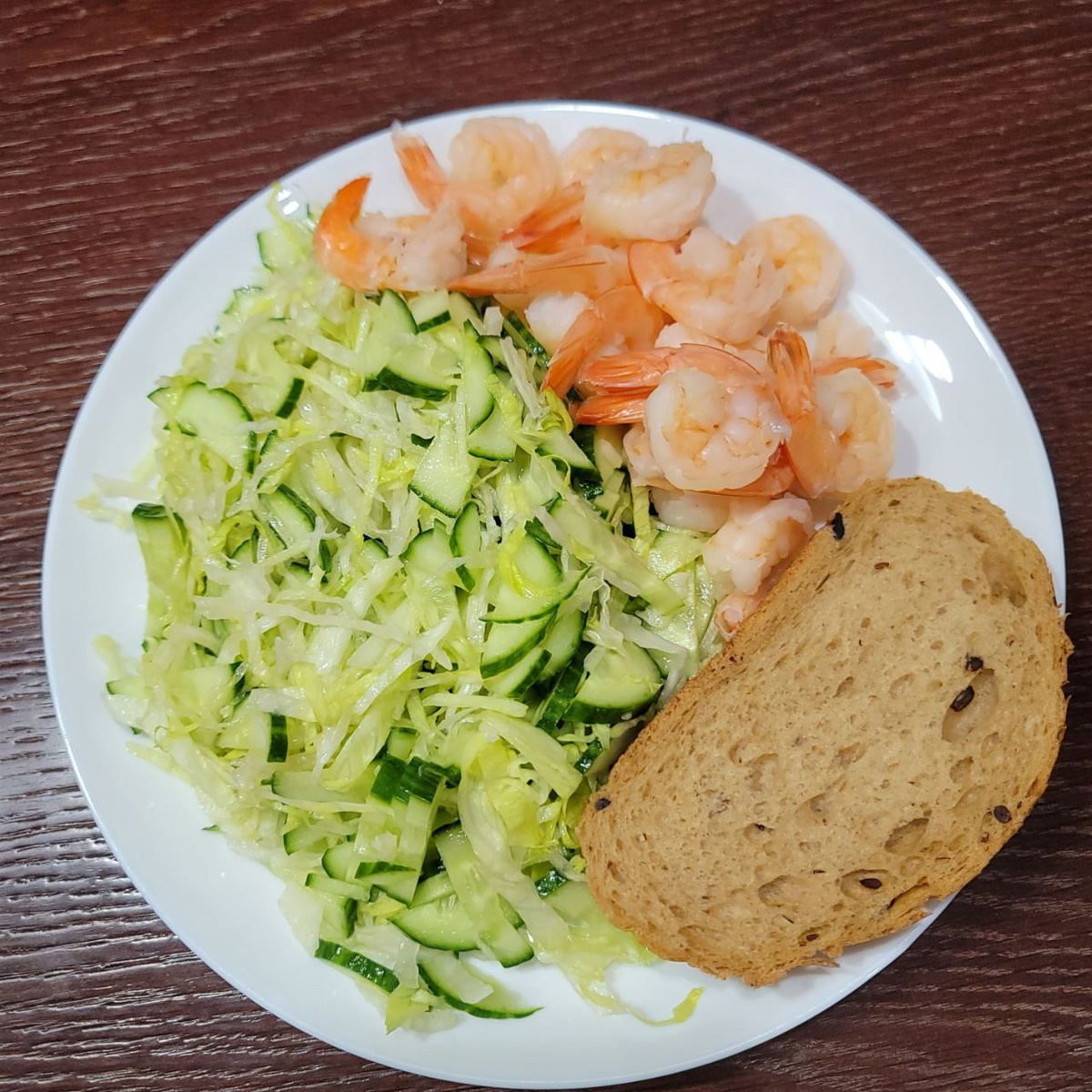 Гора салата! на фотке не очень-то и видно, но это реально гора.