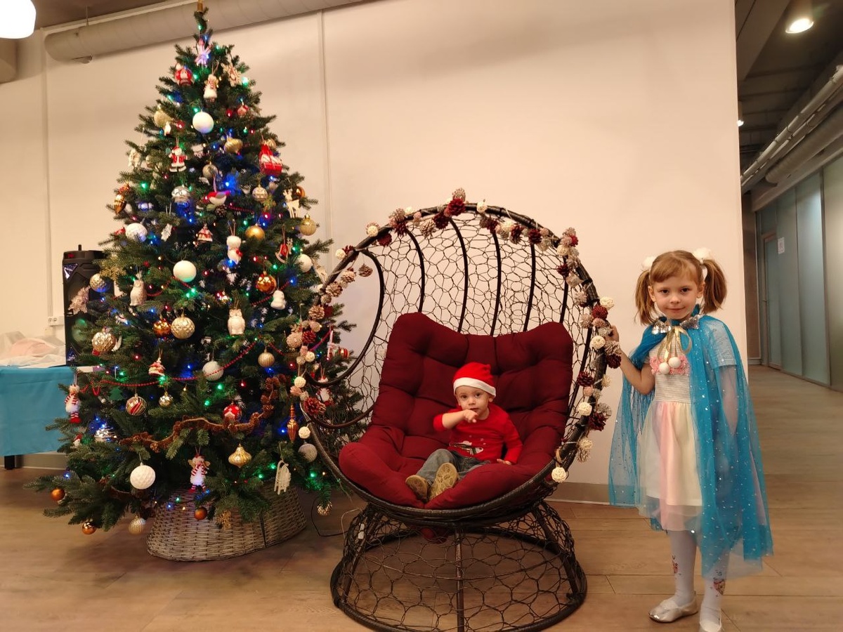 Агния 5 лет и Костя 2 года