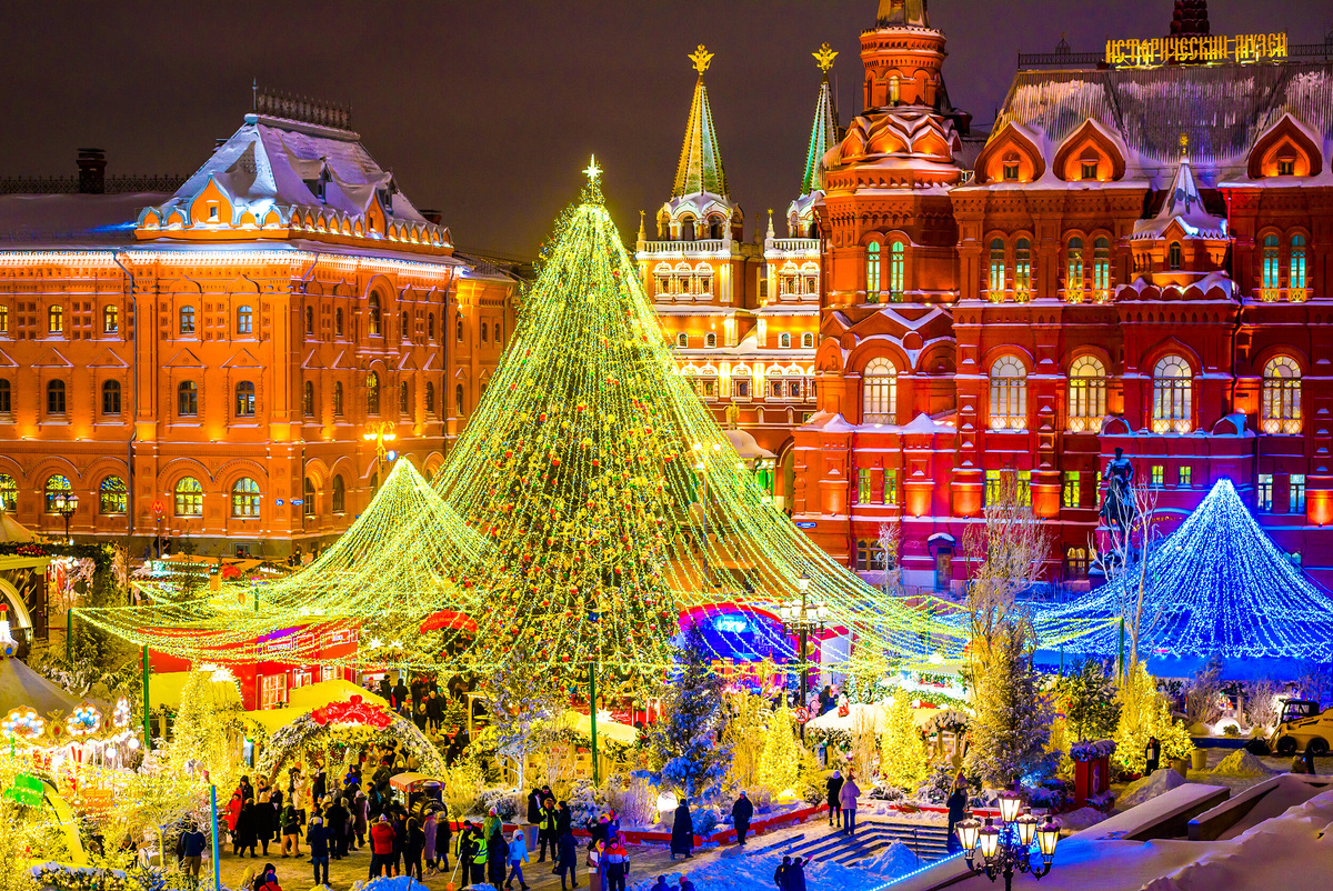 После катания можно погулять по ярмарке, купить сувениры и подарки, принять участие в мастер-классах