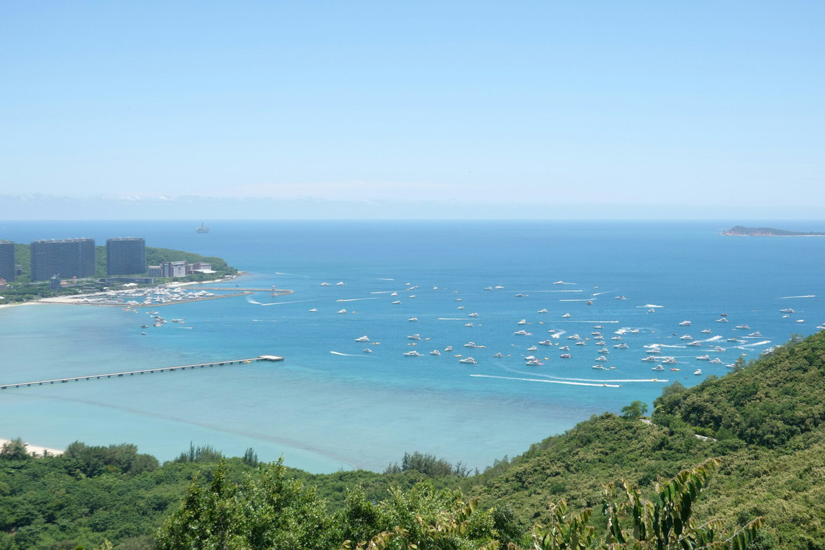 Широкую кромку мелководья видно с высоты птичьего полёта. Фото: Jianqing Xu/ Unsplash