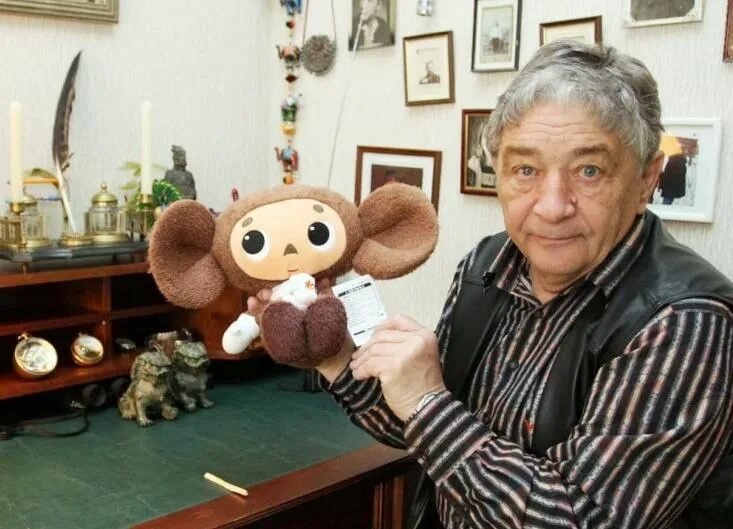 Эдуард Успенский и Чебурашка. Фото из открытых источников