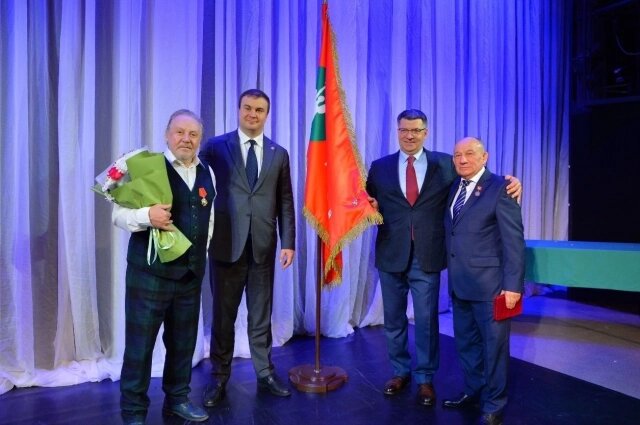    Копилка наград коллектива Омского театра драмы пополнилась Орденом «За заслуги в культуре и искусстве». Фото: Из личного архива/ Андрей Кудрявцев