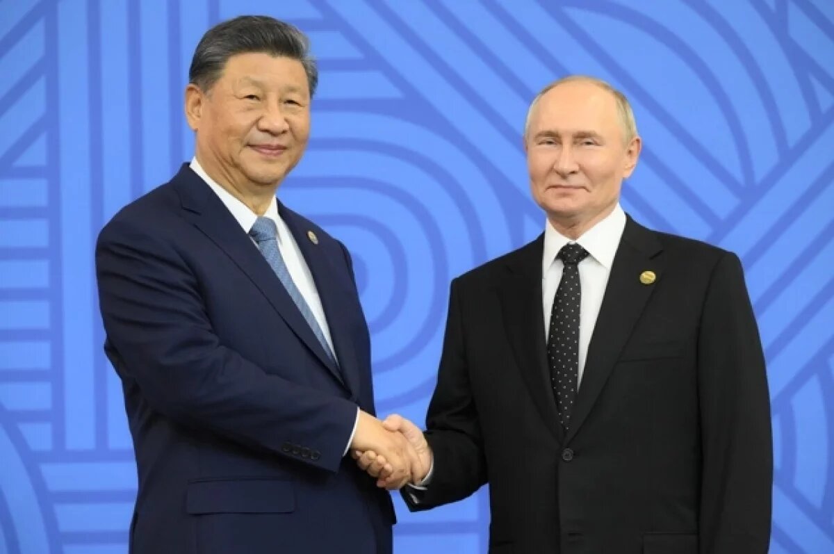    Председатель КНР Си Цзиньпин и Президент РФ Владимир Путин.