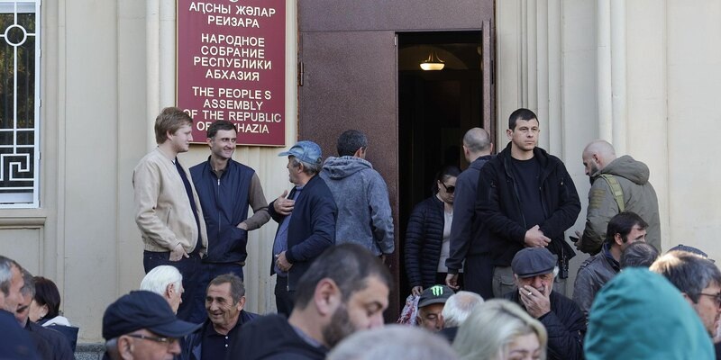 Народное собрание республики. Абхазия. фото: картинки яндекса.