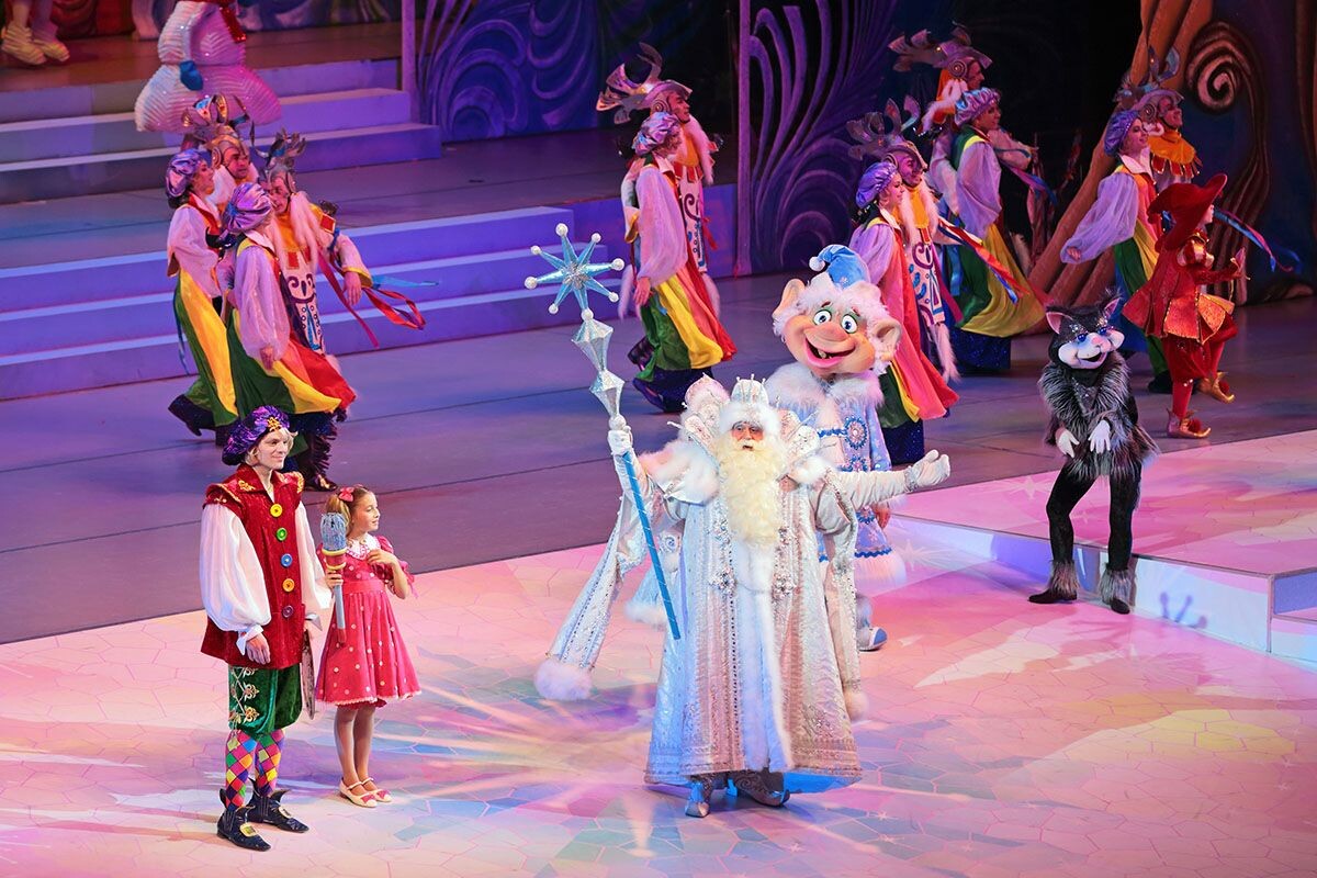 Государственный Кремлевский дворец. Спектакль «Новогоднее путешествие в Заполярье». Источник: ID1974 / Shutterstock📷
