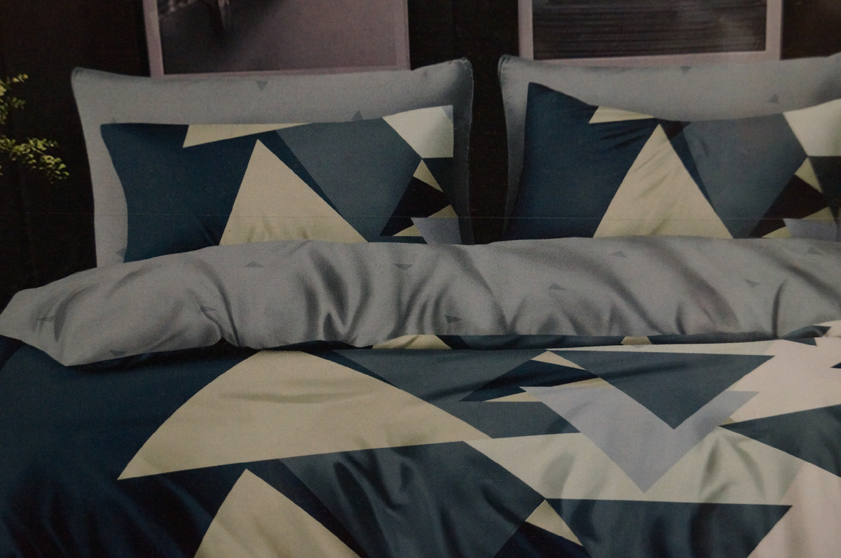 Пододеяльник 150 х 220 см , простыня 150 х 220 см Наволочки 70  х70 см - 2 шт 