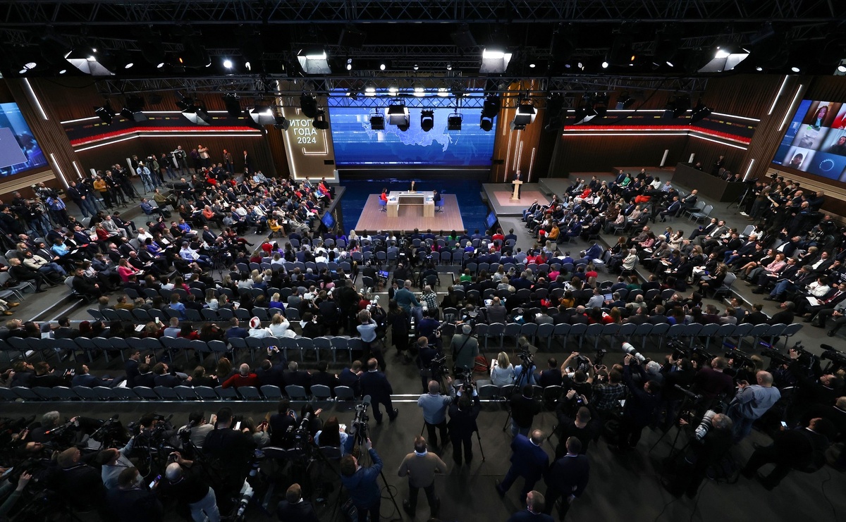 Вопрос из Чукотки прозвучал на Прямой линии.  Фото: Фото: пресс-служба Администрации президента РФ / kremlin.ru