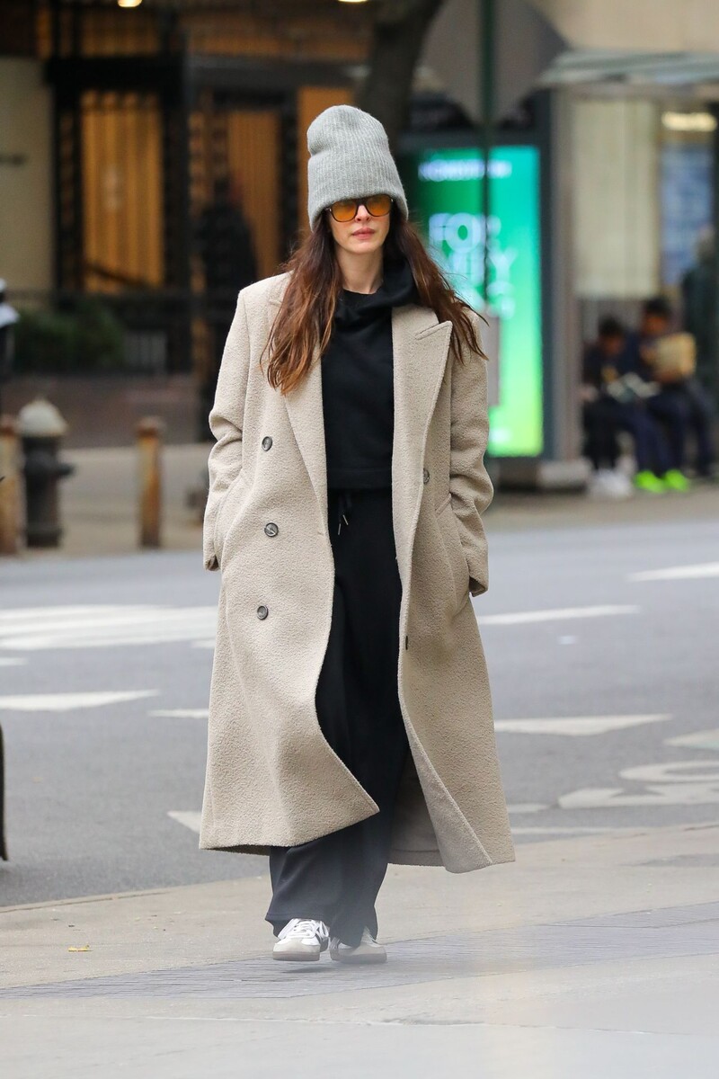 Энн Хэтэуэй - уличный стиль