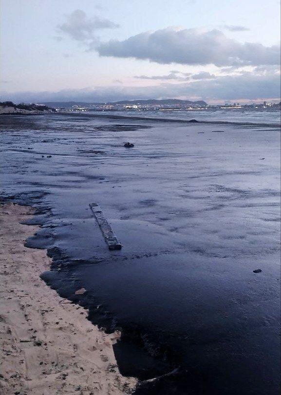 Мазут на пляжах Черного моря