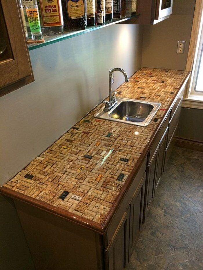 Кухонный стол из пробок