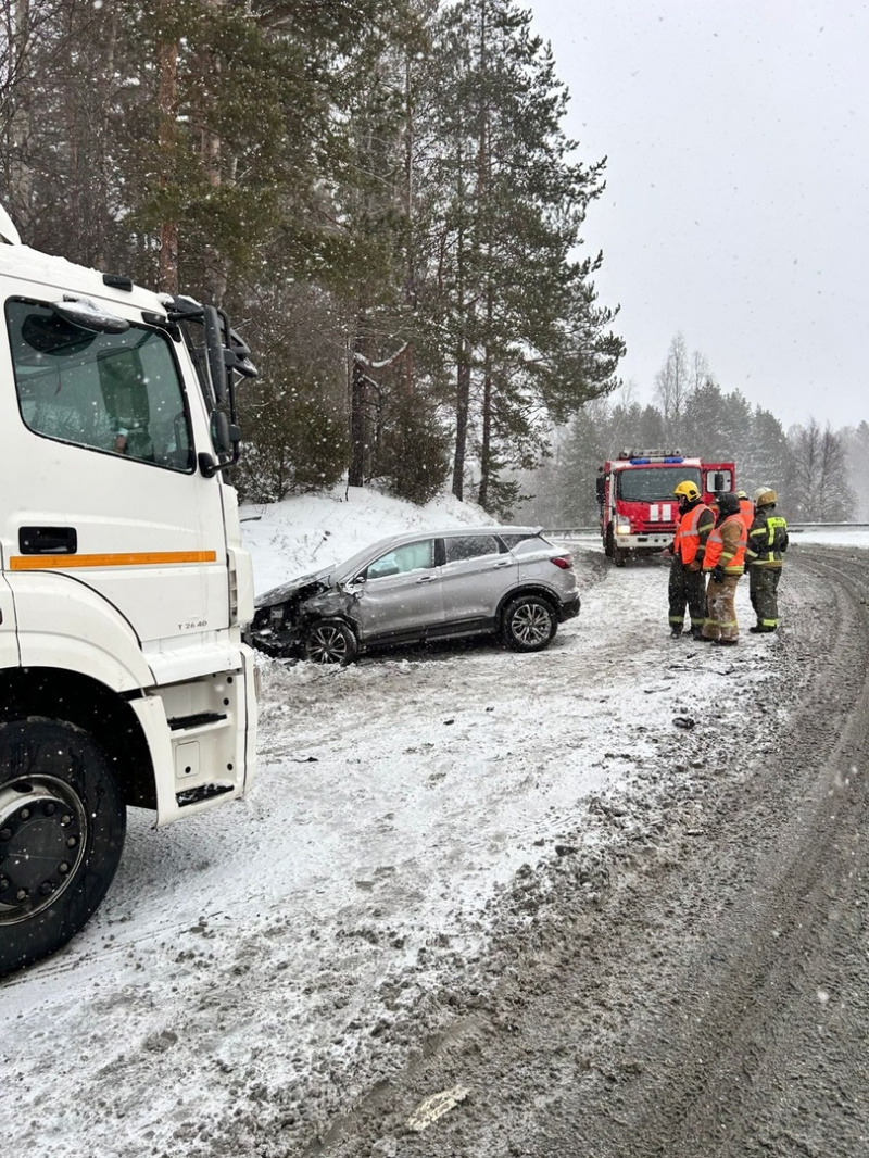    Иномарка столкнулась с фурой в Карелиипожарная часть №38 города Сортавала