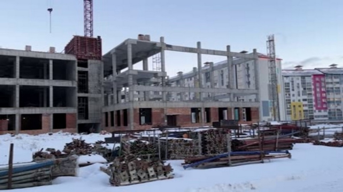    Врио губернатора Александр Хинштейн осмотрел строящиеся в Курске социальные объекты