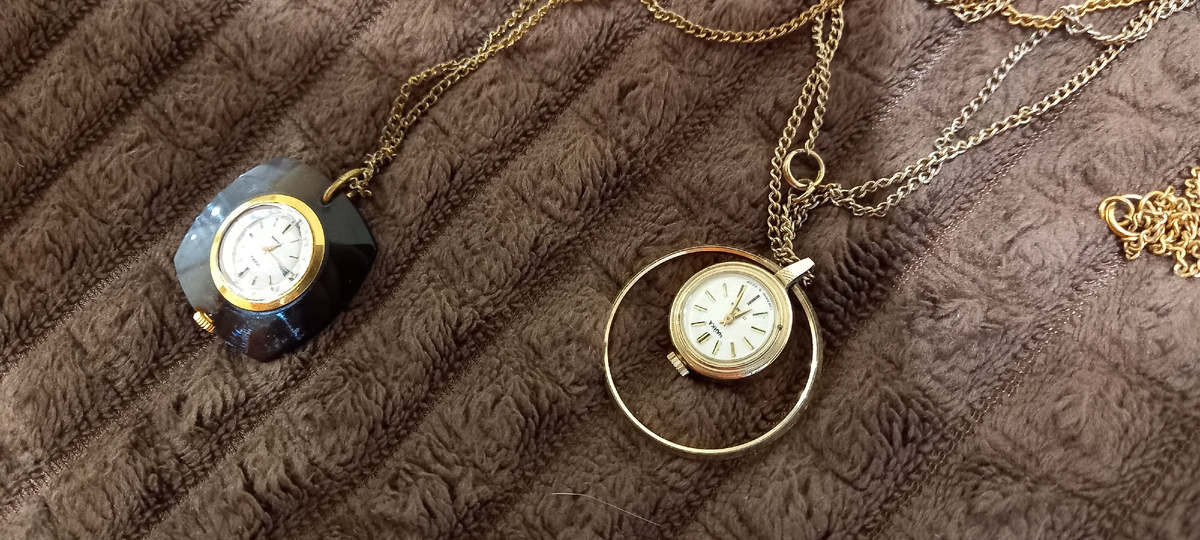 Часики мамы и бабушки. Раньше такие носили на шее как кулон