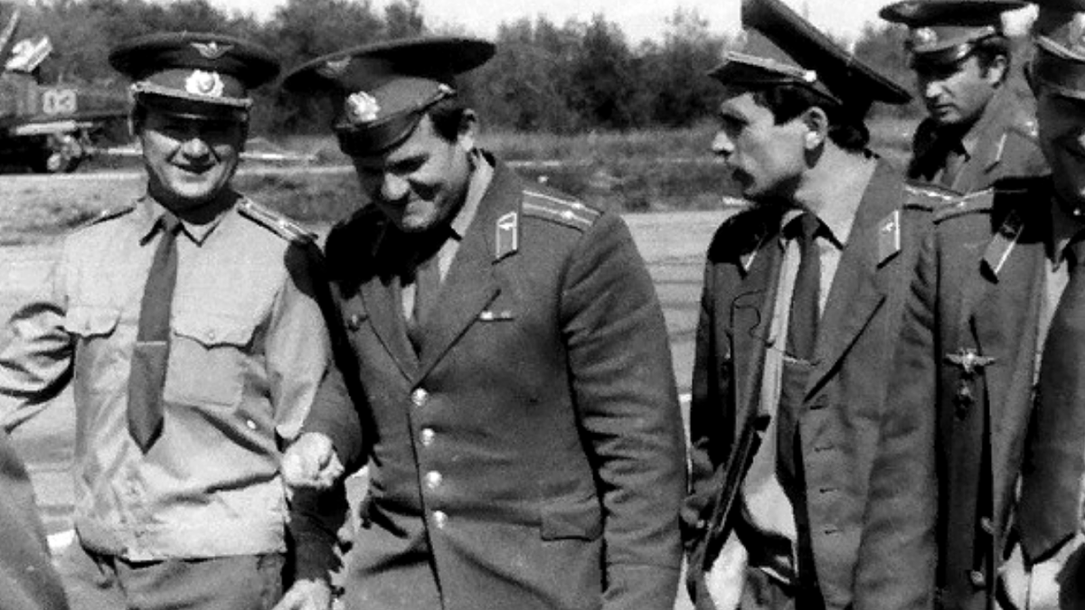 В центре подполковник Шаламов Николай Евдокимович