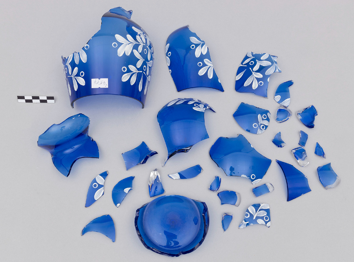 Рис. 1 а Ваза «Изобилие». Стекольный завод «Красный Май», СССР. 1960-1969 гг. До реставрации.