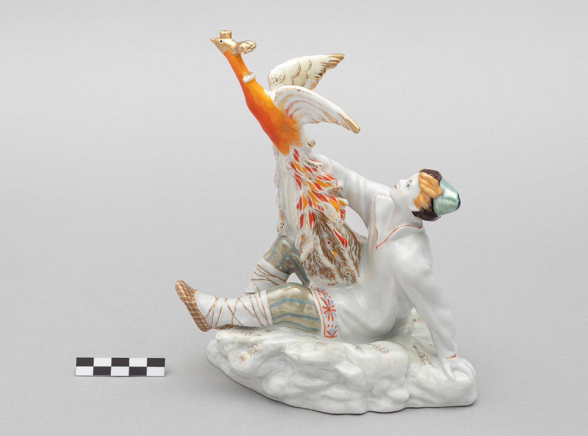 Рис. 2 в Скульптура фарфоровая «Иванушка с Жар-птицей», ЛФЗ. СССР, 1950-е гг. После реставрации.