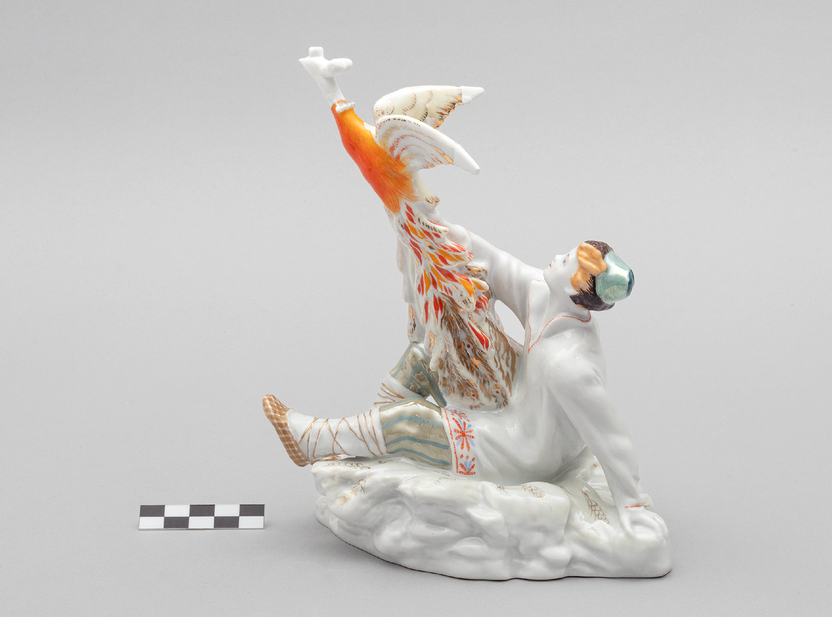 Рис. 2 б Скульптура фарфоровая «Иванушка с Жар-птицей», ЛФЗ. СССР, 1950-е гг. В процессе реставрации.