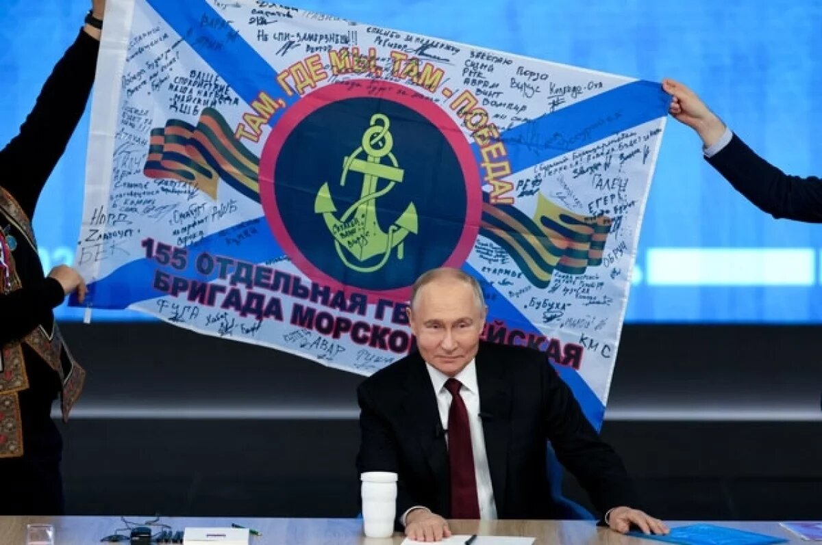    Тарабарин: копию знамени бригады для Путина бойцы ТОФ подписали между боями