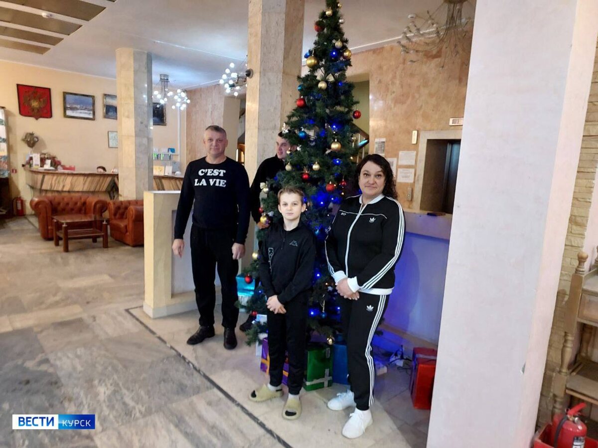    Руководитель курского отделения «Молодой гвардии» подарил мальчику из Мариуполя радиоуправляемую машинку