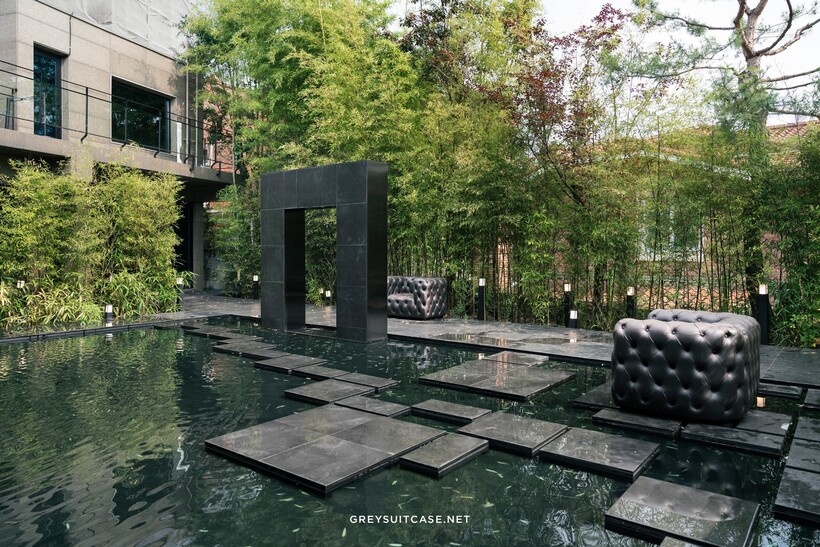    Уютное корейское кафе, где каждые 15 минут идет дождь