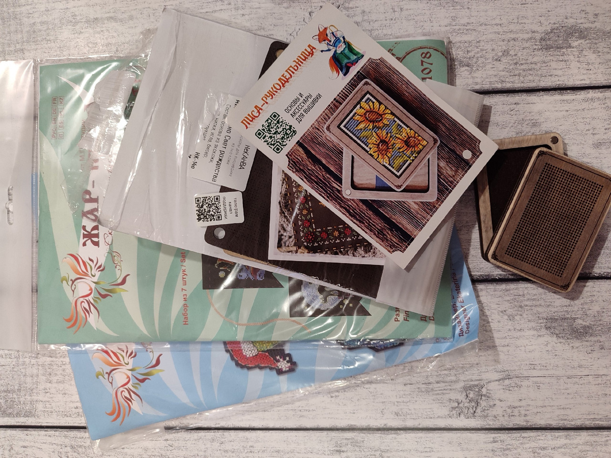 Стопка моих новых наборов для вышивки.