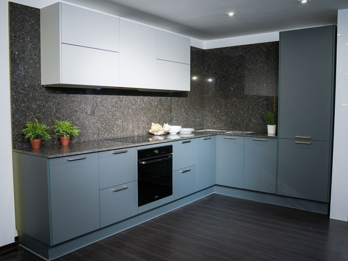 Кухня СФУМАТО с фасадами AGT Supramat. Образец в салоне (СПб, Московский пр., д. 79)