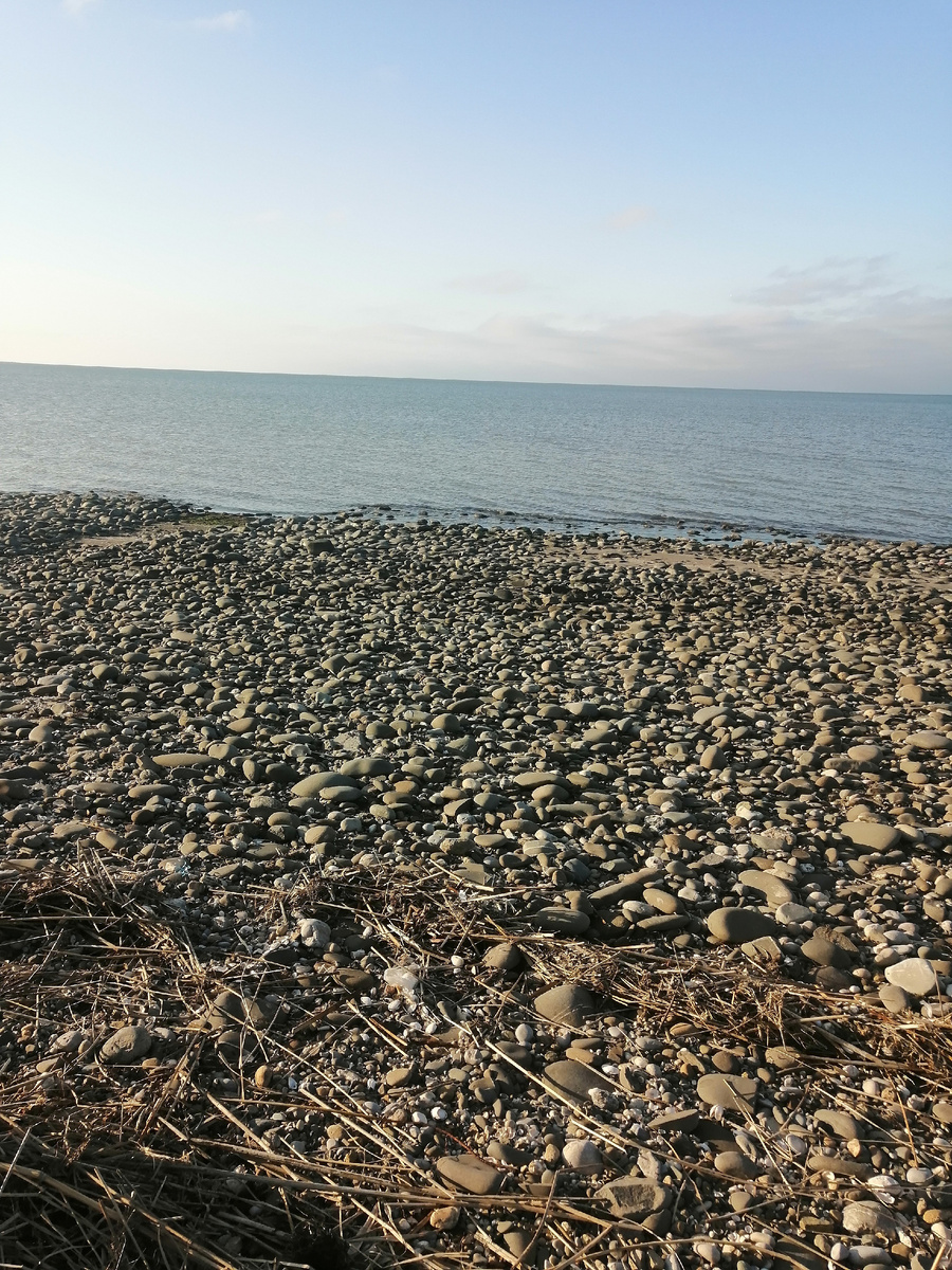 Море спокойное сегодня.