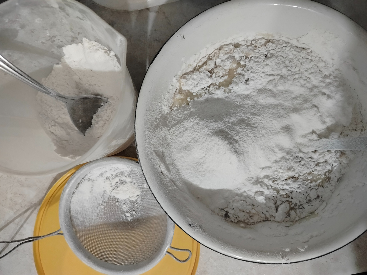 процесс замешивания теста на печенье фото автора