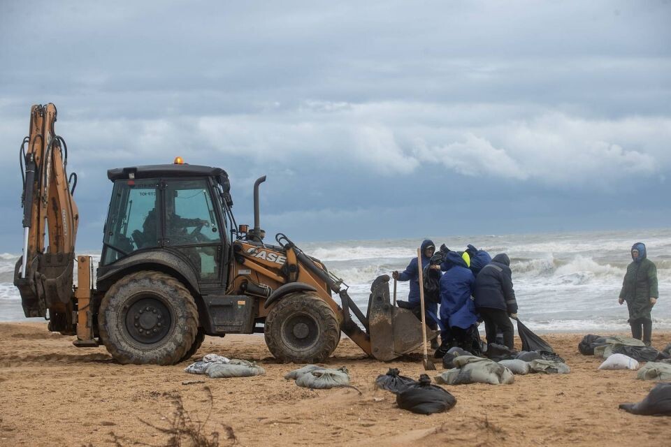    Разлив нефтепродуктов в Анапе. Источник: anapa-official.ru