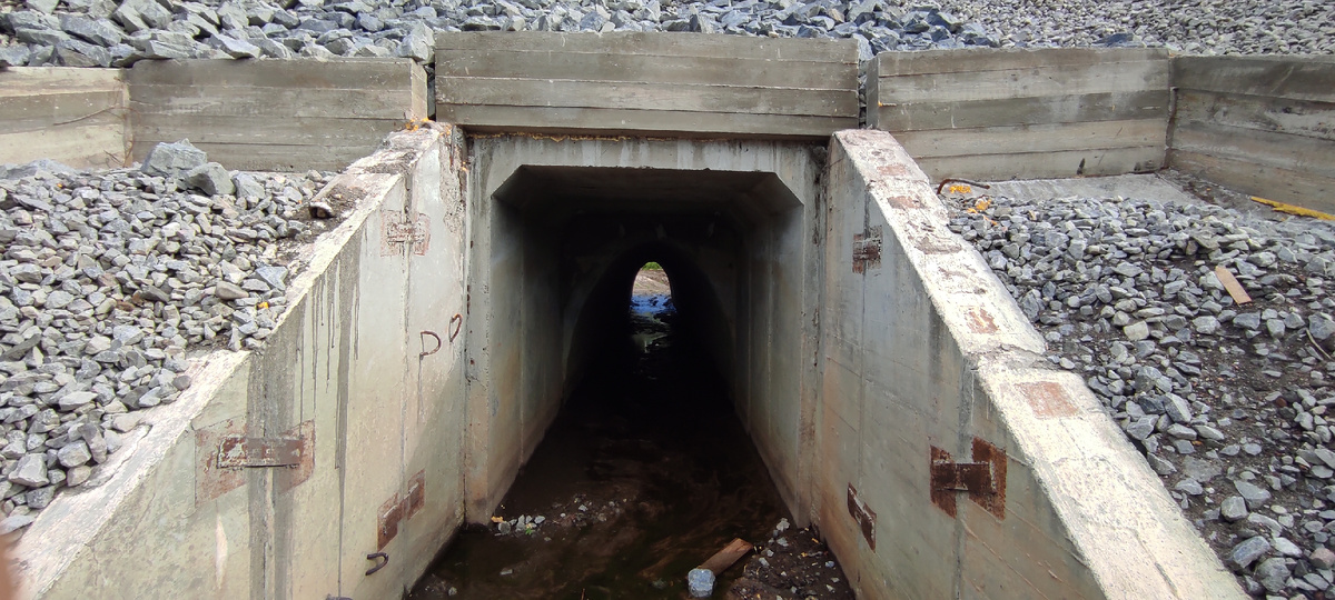 уровень воды обычно ниже лодыжки