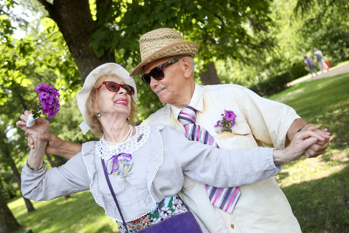 Праздник «Танцевальные истории «Московского долголетия» в парке «Сокольники». Фото: Агентство городских новостей «Москва»