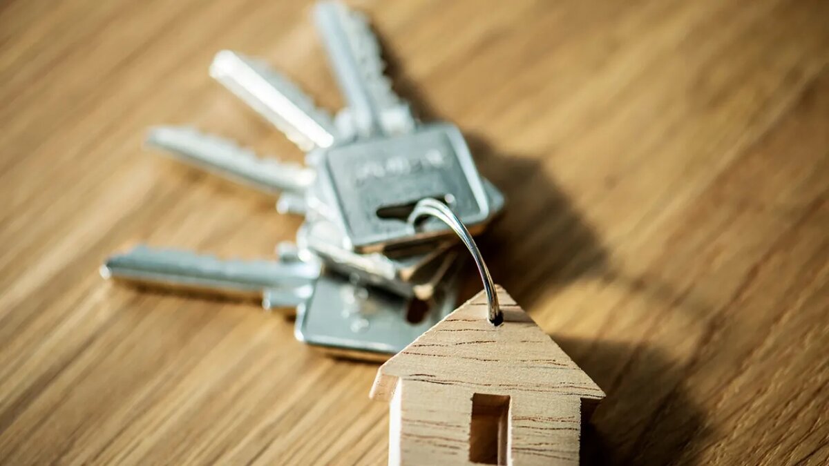    Ключи от квартиры в новостройке.