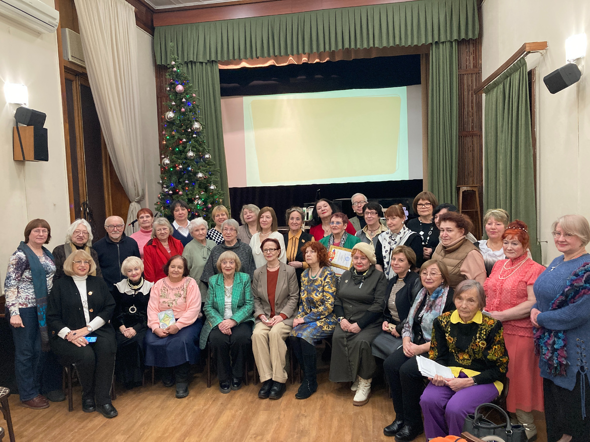 Вот сколько нас!