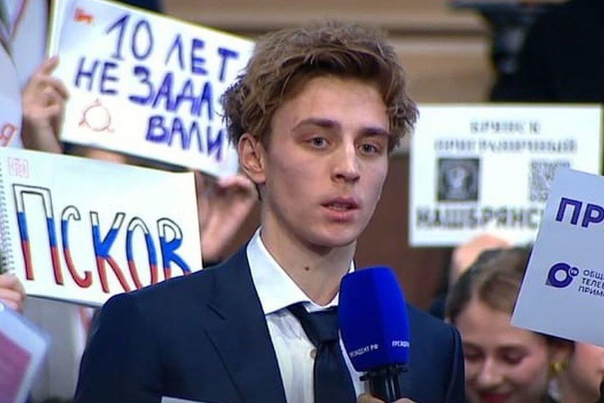 Блогер Влад Бумага задал вопрос Владимиру Путину на прямой линии. Скриншот Rutube