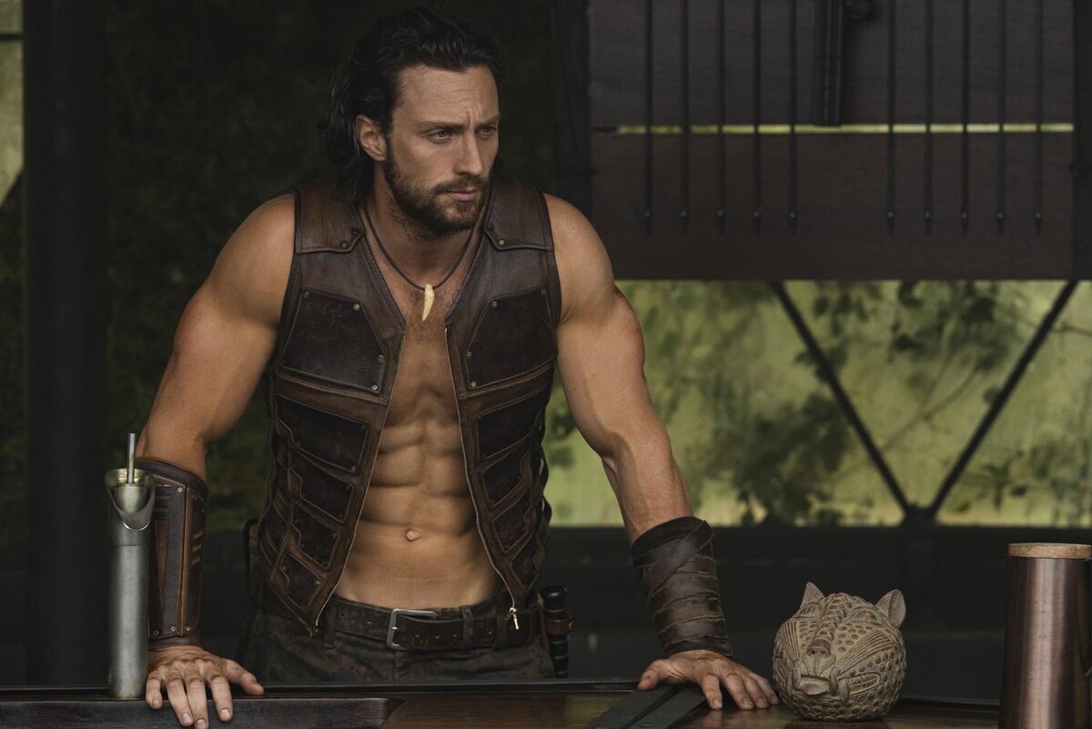 Аарон Тейлор-Джонсон в фильме "Крейвен-охотник".