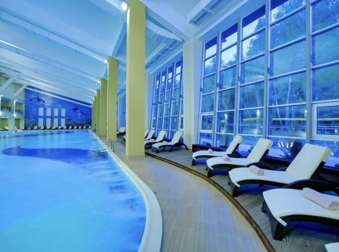 Зимой особенно ценятся хорошие СПА и бассейны. Только теперь мы выбираем так, чтобы было комфортно и нам, и ребенку.