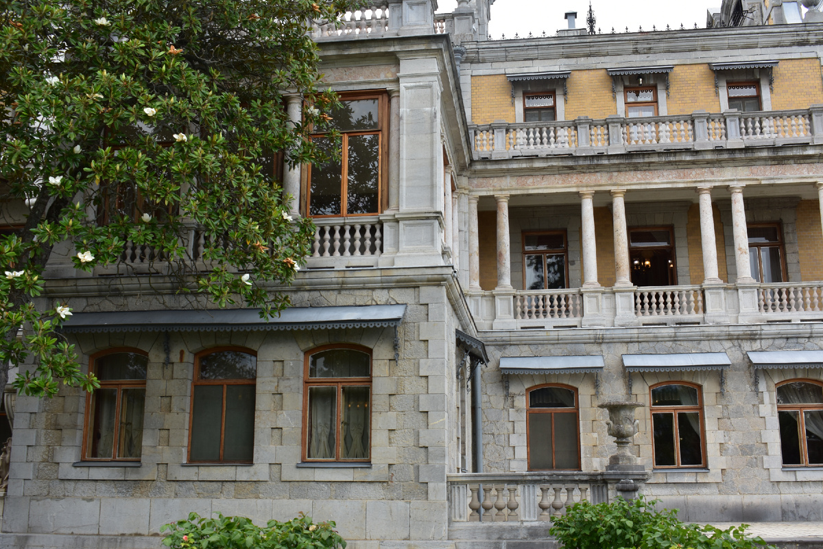  Дворец построен в мавританском стиле