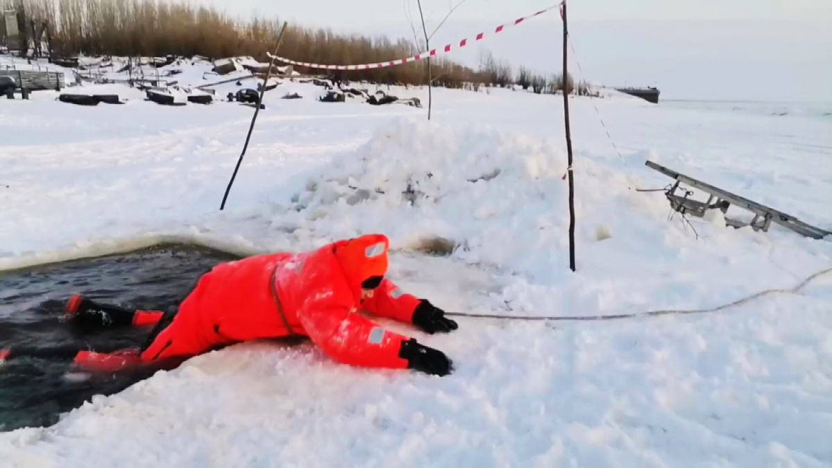    В Сургуте провели тренировку по спасению людей на реке