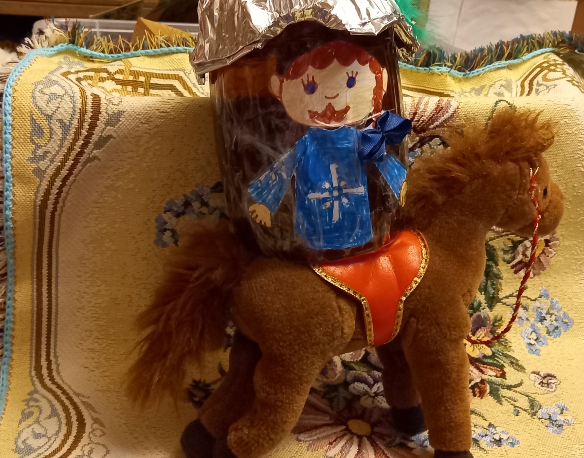 Портос и его знаменитая  перевязь. Перевязь эту сделала моя мама.