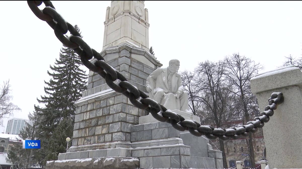    Старейшему памятнику Ленину в Уфе исполнилось 100 лет - сюжет "Вестей"