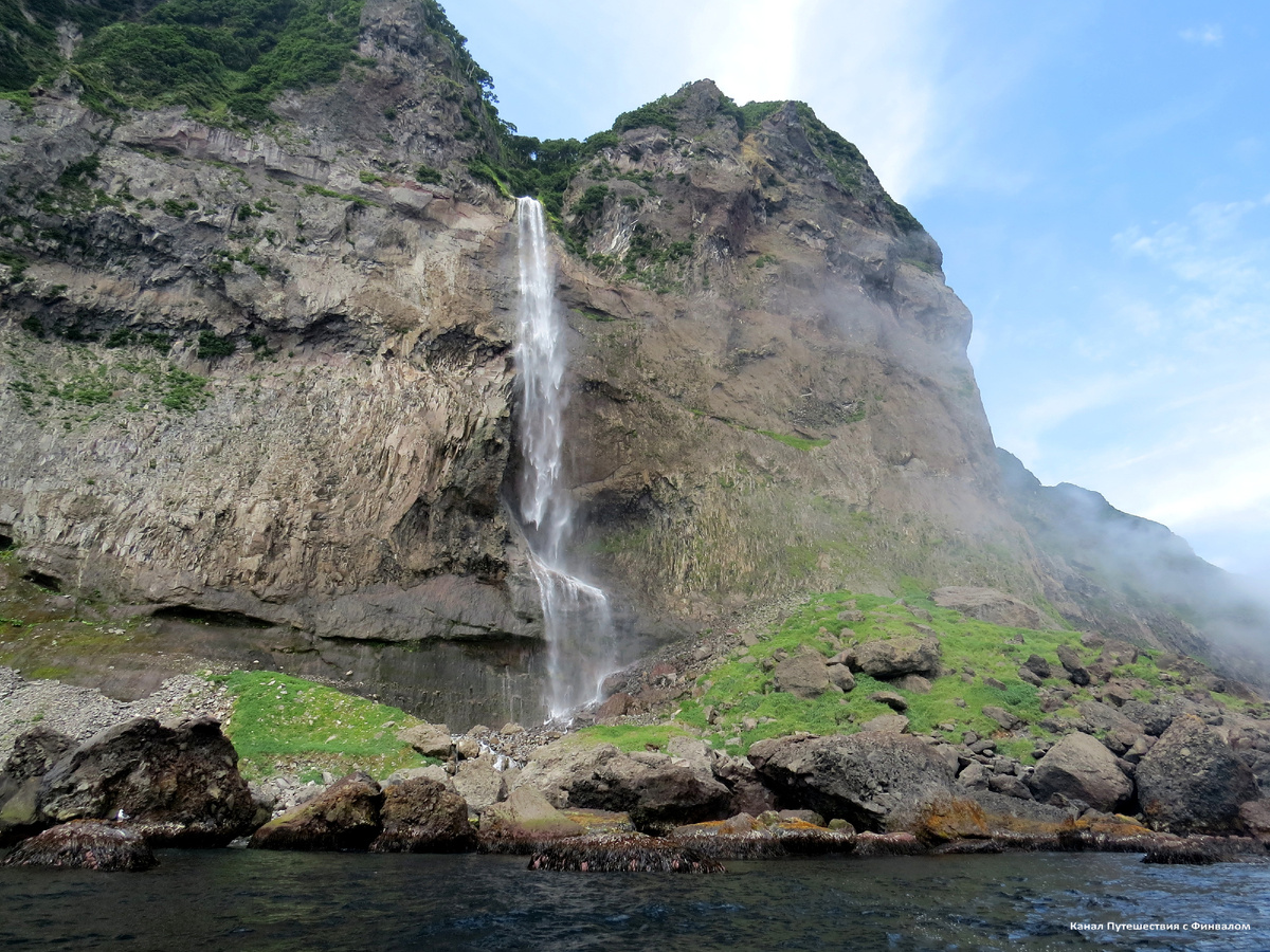 Итуруп. Водопад Илья Муромец - самый высокий на Дальнем Востоке.