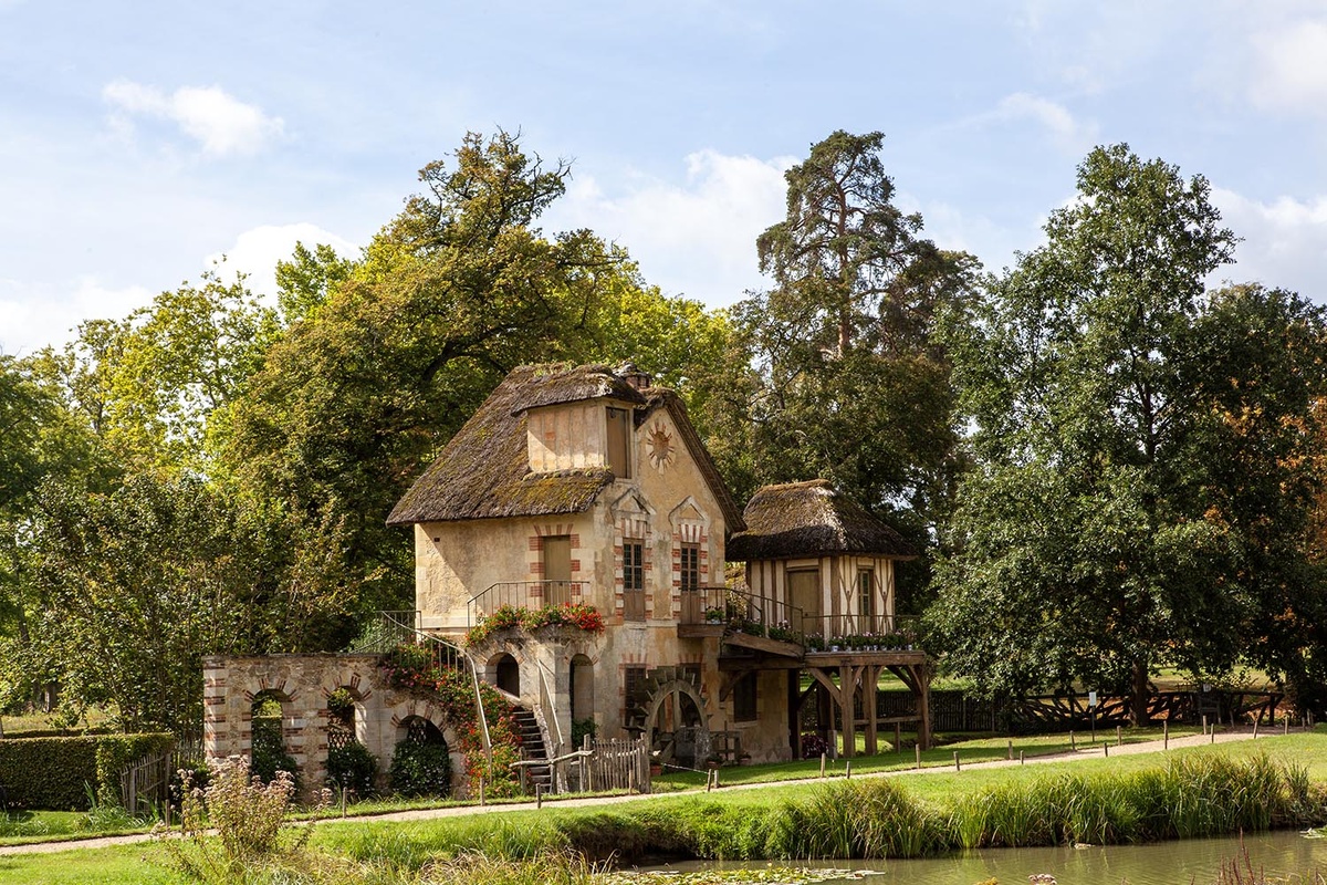 Деревня Марии-Антуанетты в Версальском парке. Фото Юлии Кравченко.