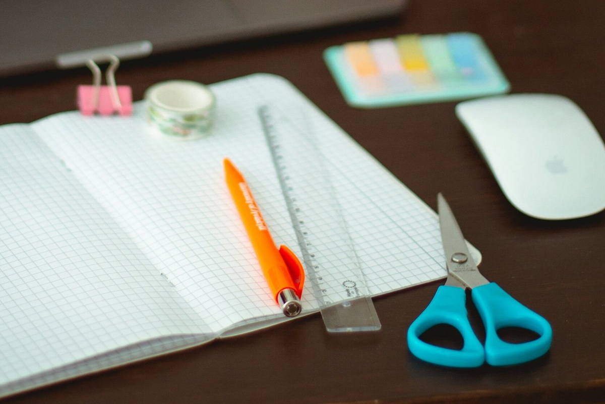     Никто не догадается, зачем на самом деле в школьных тетрадях нужны поля