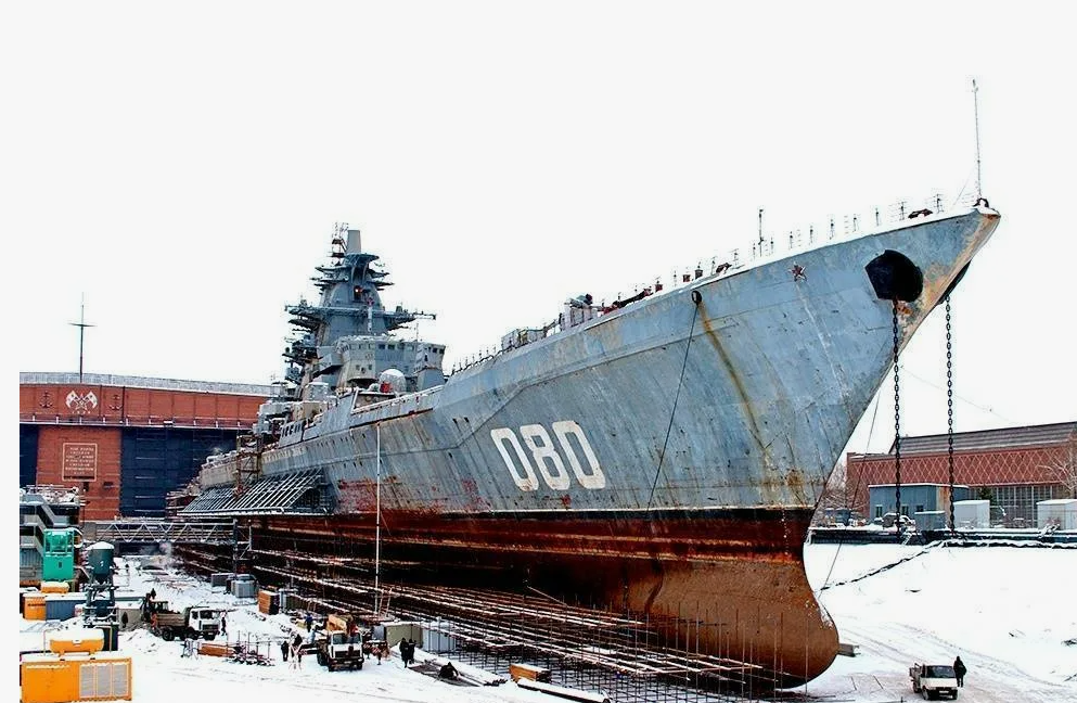 Состояние, в котором пребывал "Адмирал Нахимов" в начале нулевых. Фото Севмаш