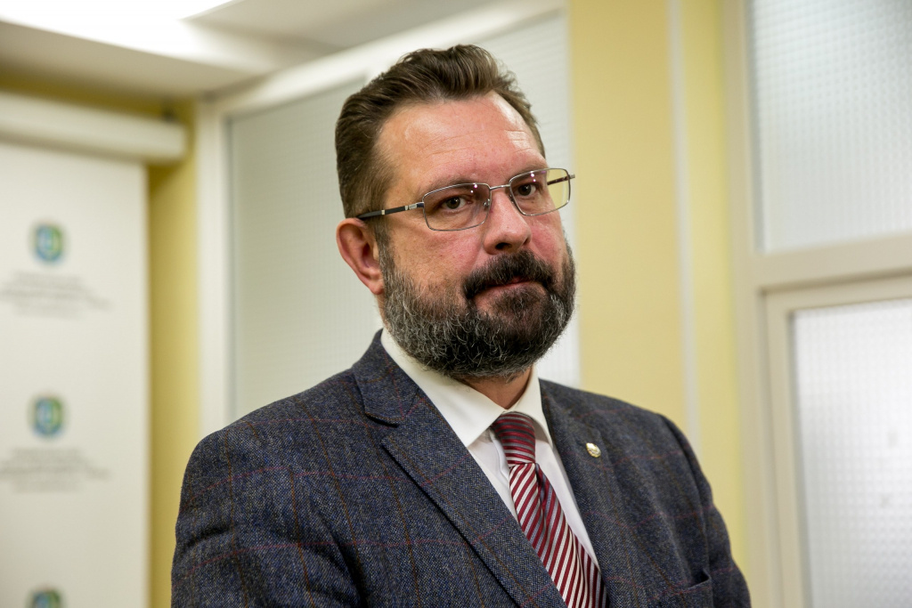    Всеволод Кольцов по поручению губернатора связался с сургутянкой, задавшей вопрос президенту