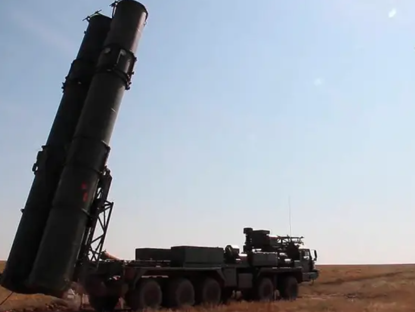 Пусковая установка С-500 на позиции. Кадры МО РФ