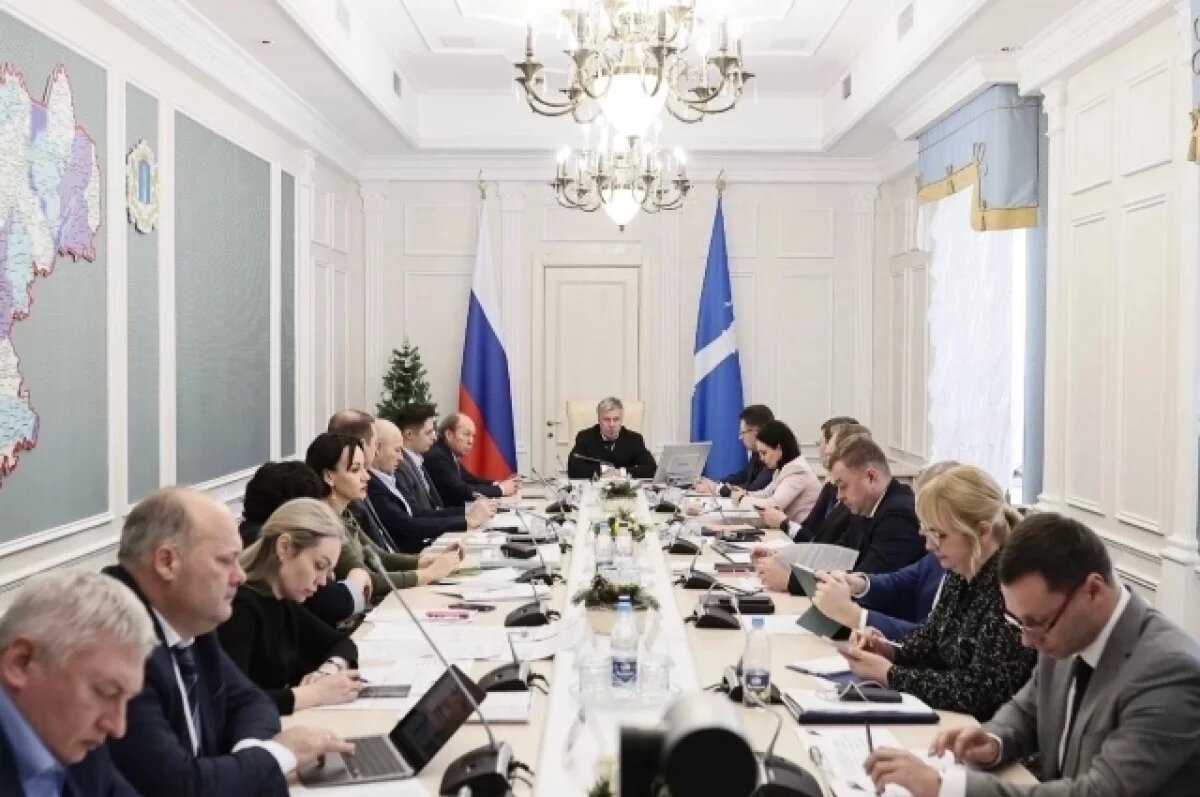    Русских провёл совещание по итогам прямой линии Президента РФ