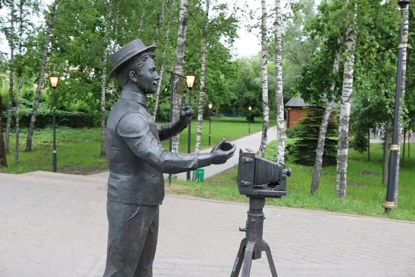 Фрагмент памятника в Липецке